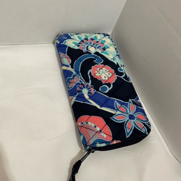 Vera Bradley Accordion Wallet Lotus Flower Swirl Blue Floral women's‎ zip around - Picture 2 of 6